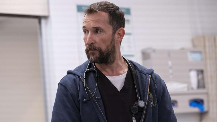 Noah Wyle har hovedrollen i den seneste hospitalsserie 'The Pitt', der er skabt af en af mændene bag klassikeren 'Skadestuen'. Foto: MAX