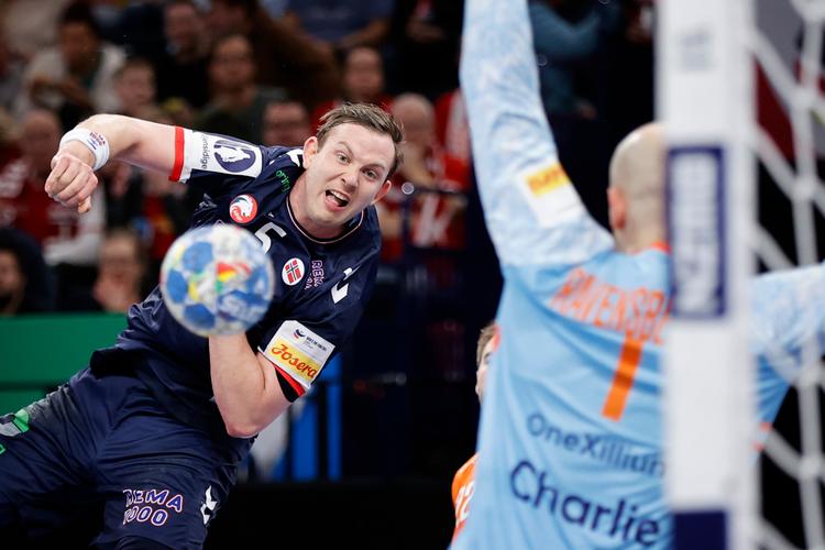 Sander Sagosen blev kendt som en komplet håndboldspiller, da han kom frem i 2010'erne. Nu er han om ikke en skygge af sig selv, så dog et stykke fra det niveau, der i 2018 gjorde ham til verdens bedste. Foto: Jens Dresling