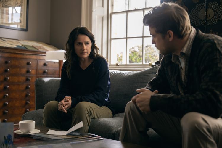 Sidse Babett Knudsen spiller en arkæologiprofessor, der roder sig ind i en værre konflikt. Foto: Apple TV+