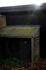 En varmepumpe som denne opvarmer nemt 150 kvadratmeter bolig. Den erstattede et gasfyr. Foto: Mads Nissen