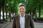 Arild Hermstad er formand for Miljøpartiet De Grønne, der er et centrum-venstre parti i Norges Storting. Han kritiserer den norske regering for ikke at sende flere penge til Ukraine. 