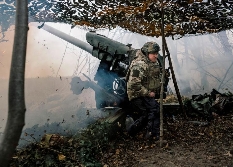Russiske soldater ved en artilleristilling i Kursk-regionen i det vestlige Rusland.  Foto: Nanna Heitmann/Ritzau Scanpix