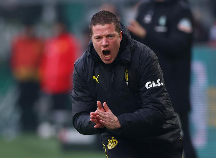 Mike Tullberg kunne se Dortmund bringe sig foran 2-0 på trods af et tidligt rødt kort i hjemmekampen mod Werder Bremen, som først i anden halvleg rigtig fandt melodien og endte med at stjæle det ene point. Foto: Thilo Schmuelgen/Ritzau Scanpix