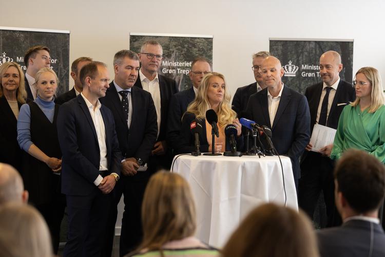 Et bredt politisk flertal præsenterede i november en aftale baseret på den grønne trepart.  Foto: Cecilie Rolvung