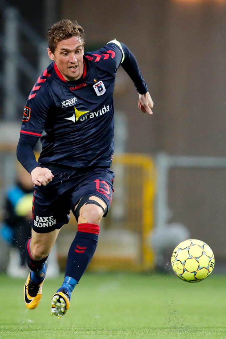 Morten 'Duncan' Rasmussen, der nu fylder 40, i AGF-trøjen i 2017. Selv om angriberen nåede at spille i andre klubber, regnede 'De hvi'e' ham som en af deres.   Foto: Jens Dresling