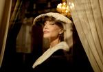 Angelina Jolie synger og spiller Maria Callas efter alle kunstens regler, men der er noget, som undslipper hende og filmen om Primadonna Assoluta.  Foto: Mislabel