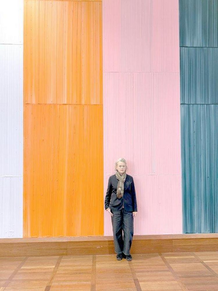 Her står kunstneren foran sit værk ’Something in the Way We Move’ i Københavns Lufthavn.  Privatfoto 