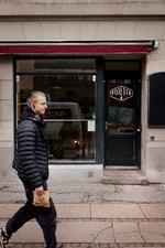 Fojetta is located on Borups Allé, surrounded by apartment blocks, traffic, and dog walkers. Foto: Mads Nissen