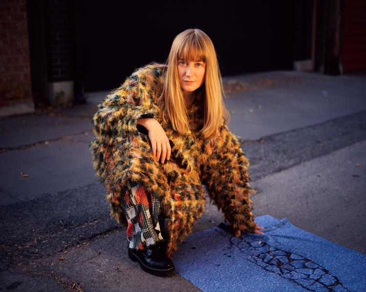 »My pain is ordinary, I’m just like anybody«, synger Tamara Lindeman alias The Weather Station. At hun er et menneske som alle andre, er sandt nok, men helt almindelig er hun nu heldigvis ikke.  Foto: Pr-foto: Brendan Rogers Ko