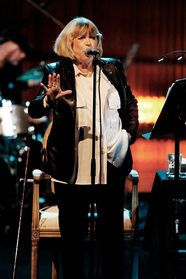 Marianne Faithfull, der måtte opgive at synge efter et alvorligt covid-forløb, besøgte Danmark mange gange for at give koncert. Her i DR koncerthuset i 2015. Foto: Martin Lehmann
