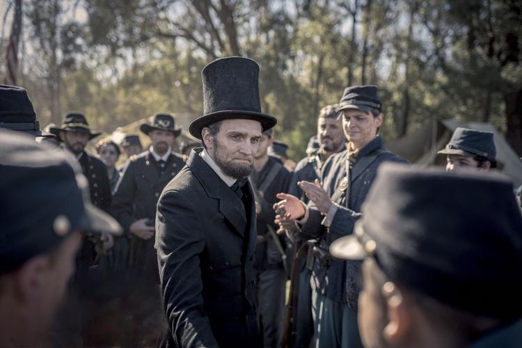 I en serie om Abraham Lincolns liv og levned passer dokudramaformen fremragende, mener Bo Tao Michaëlis. Foto: A & T Television Network