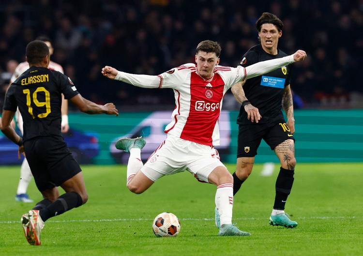 Ifølge Tipsbladet og hollandske De Telegraaf betaler Brøndby lige over 20 millioner kroner for den bosniske midtbanespiller Benjamin Tahirovic i Ajax. Beløbet kan stige yderligere, hvis han præsterer godt i Brøndby. Foto: Piroschka Van De Wouw/Ritzau Scanpix