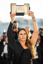 Karla Sofia Gascón er årets mest omtalte Oscar-nominerede skuespiller. Nu risikerer gamle udtalelser at stå i vejen for flere priser. Foto: Scott A Garfitt/Ritzau Scanpix