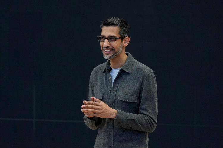 Alphabets topchef, Sundar Pichai, lader umiddelbart til at være tilfreds med selskabets resultater, selv om aktiemarkedet er skuffet. Foto: Jeff Chiu/Ritzau Scanpix