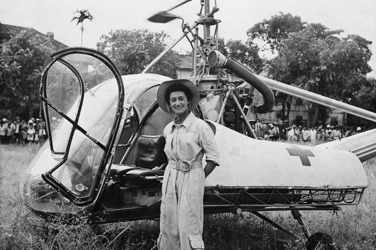    Valerie Andre var den allerførste kvinde, der fløj militære redningsaktioner i krigszoner. Her er hun i Tonkin i Vietnam i 1952. AP Photo/AJE, File Foto: Aje/Ritzau Scanpix