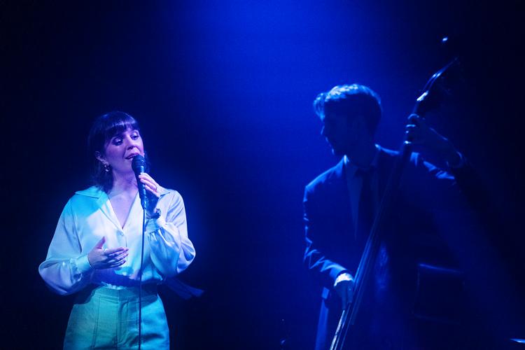 Det er først og fremmest Monica Zetterlund, man tænker på, når man lytter til Amanda Ginsburg. Letheden i foredraget, det fine swing i fraseringerne og den overlegne sproglige beherskelse springer i ørerne. Foto: Thomas Borberg