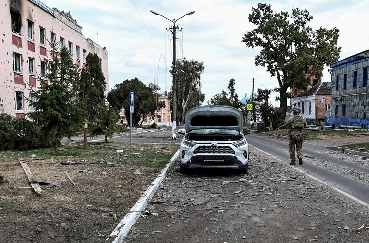 Ukraine begyndte i august en stor offensiv. De ukrainske styrker holder stadig fast i området. Her ses ødelægger i byen Sudzha. Foto: Yan Dobronosov/Ritzau Scanpix