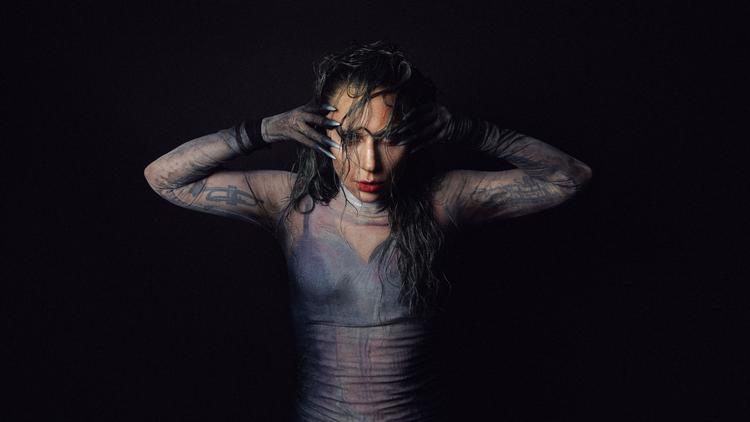 Det er dunkle tider. Og måske netop derfor bliver 2025 Lady Gagas år? Foto: Universal