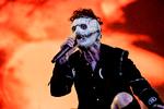 Apokalypse er ikke for sjov. Metalfans mener skam dyrkelsen af undergang alvorligt, skønt ikke bogstaveligt. Det er en æstetisk erfaring, skriver Rosa. Her er det det amerikanske band Slipknot under koncert på festivalen Copenhell på Refshaleøen i København 2023.   Foto: Jacob Ehrbahn