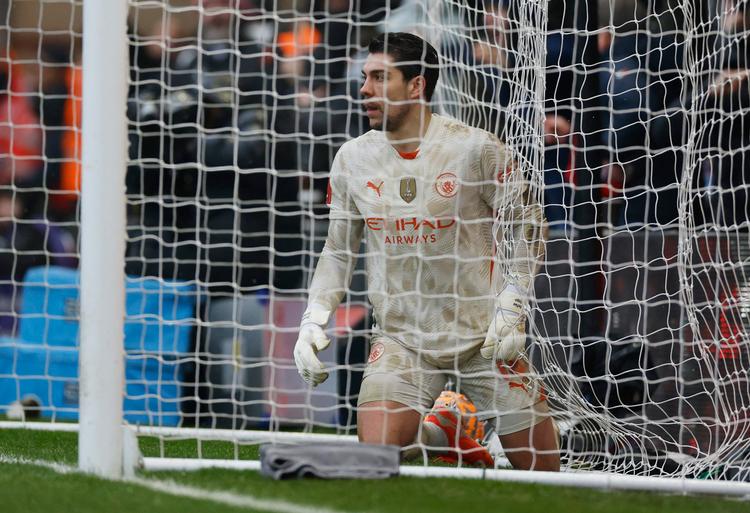 Manchester Citys målmand, Stefan Ortega, så ikke for godt ud ved Leyton Orients scoring i første halvleg. Foto: John Sibley/Ritzau Scanpix