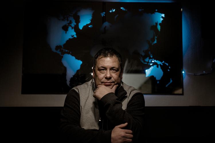 Johnnie Jensen er medejer af Nuuk Auto i Grønlands hovedstad. Han støder jævnligt på fuldblodsdanskere, som oplever småracisme, fordi de ikke taler grønlandsk. Foto: Martin Lehmann