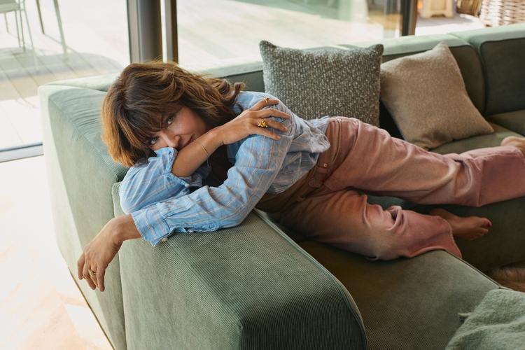 Helena Christensen er BoConcepts nye kreative direktør. I første omgang skal hun også være med i brandingen af virksomhedens møbler.  Foto: BoConcept