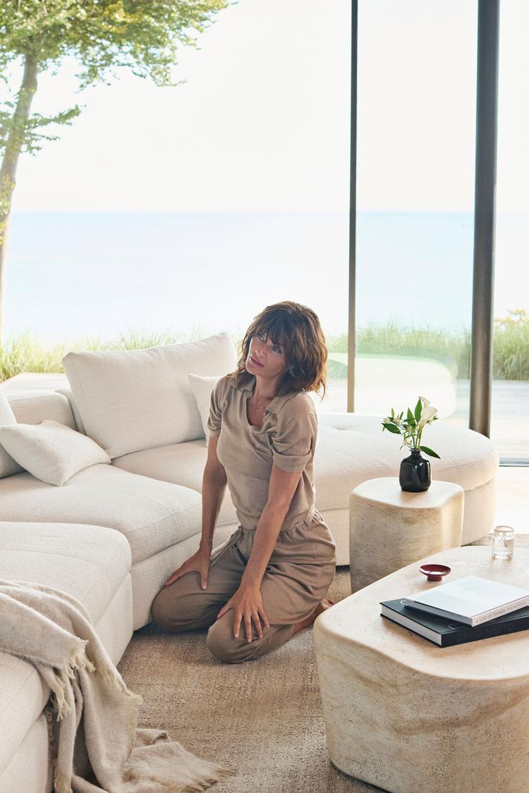 Med Helena Christensen som model er BoConcept garanteret international opmærksomhed. BoConcept har 300 butikker, som er fordelt på 64 lande.  Foto: BoConcept