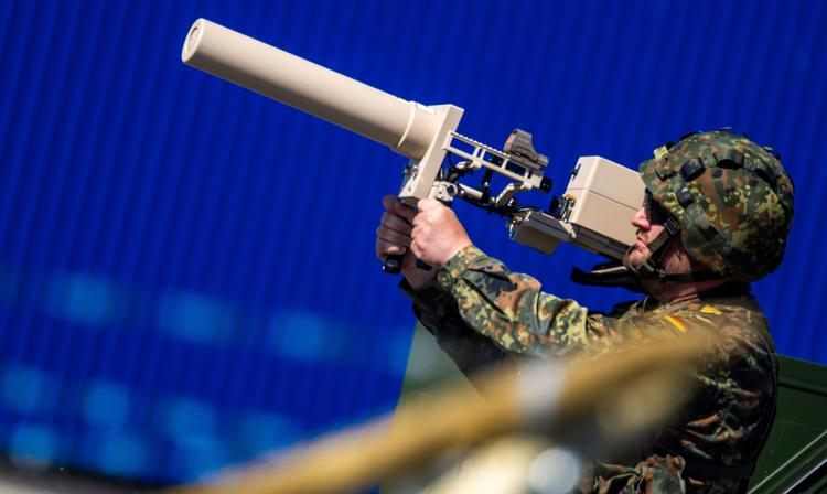 Det tyske forsvar benytter HP-47-jammere for at standse droner. Men systemet kunne ikke stoppe de fremmede droner, der nærstuderede flere militærmål i den nordlige del af landet i januar.  Foto: Jens B'ttner/Ritzau Scanpix