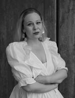 Thórdís Helgadóttir har før skrevet både digte, noveller og dramatik. Og hun skriver godt – rapt og læskende. 