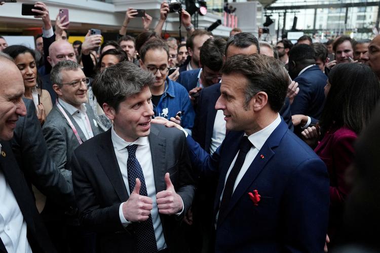Et europæisk svar på Trump-Musk-alliancen? Sam Altman (til venstre) grundlagde i 2015 sammen med Elon Musk OpenAI, der står bag chatrobotten ChatGPT. Musk er ude af virksomheden, og denne uge så Sam Altman og præsident Emmanuel Macron ud til at være blevet bros. Foto: Aurelien Morissard/Ritzau Scanpix