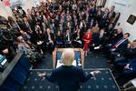 Der er stuvende fuldt til pressebriefingerne i Det Hvide Hus. Presset fra Trump betyder, at The New York Times har oprustet, så holdet af politiske korrespondenter i Det Hvide Hus er det hidtil største, siger seniorkorrespondent Peter Baker. Foto: Alex Brandon/Ritzau Scanpix