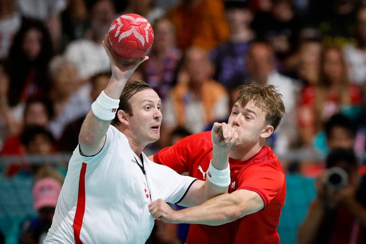     Sander Sagosen (tv.) bliver fremover holdkammerat med Thomas Arnoldsen i Aalborg. Her er de i kamp ved de olympiske lege sidste år. Foto: Jens Dresling