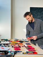 Sebastian Holmbäck er uddannet på Danmarks Designskole og kan se tilbage på en karriere med designpriser og samarbejder med producenter som Stelton og Normann Copenhagen. I dag identificerer han sig mere som kunstner.  Foto: Privatfoto