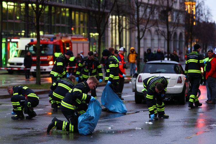 Mindst 36 personer er kvæstet efter hændelsen torsdag formiddag. Foto: Kai Pfaffenbach/Ritzau Scanpix