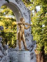 I den centrale Stadtpark finder man det officielle mindesmærke for Johann Strauss. Foto: PR