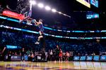 SAN FRANCISCO, CALIFORNIA - FEBRUARY 15: Mac McClung #8 of the Orlando Magic dunks the ball over Evan Mobley #4 of the Cleveland Cavaliers during the 2025 AT&amp;T Slam Dunk Contest as part of the State Farm All-Star Saturday Night at Chase Center on February 15, 2025 in San Francisco, California. NOTE TO USER: User expressly acknowledges and agrees that, by downloading and or using this photograph, User is consenting to the terms and conditions of the Getty Images License Agreement. Ezra Shaw/Getty Images/AFP (Photo by EZRA SHAW / GETTY IMAGES NORTH AMERICA / Getty Images via AFP) Foto: Ezra Shaw/Ritzau Scanpix