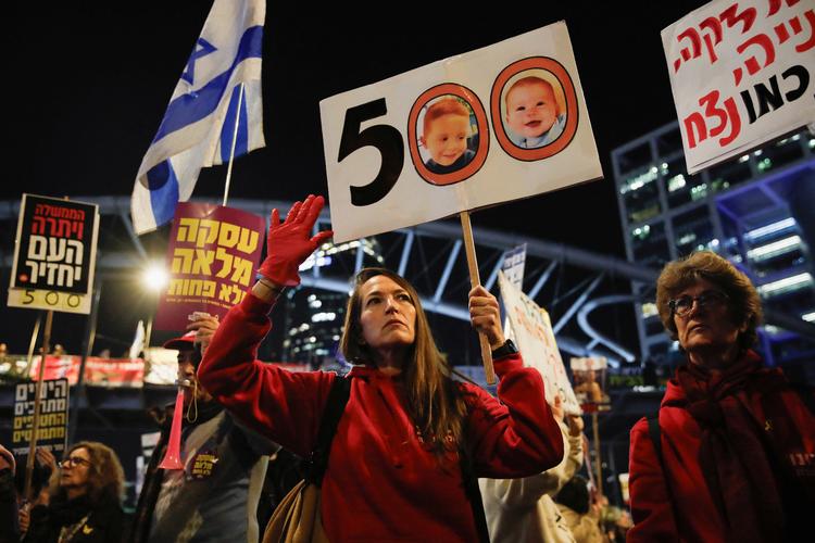 Mandag var det 500 dage siden, at Hamas gennemførte det blodige terrorangreb i israel og tog et stort antal gidsel. Lørdag ser de sidste levende gidsler ud til endelig at blive frigivet. Foto: Shir Torem/Ritzau Scanpix