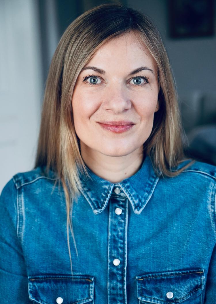 Constanze Klaue er jazzangerinde, forfatter og nu også instruktør. Hun har netop debuteret på Berlinalen med filmen ’Mit der Faust in die Welt schlagen’. Foto: Florian Brückner