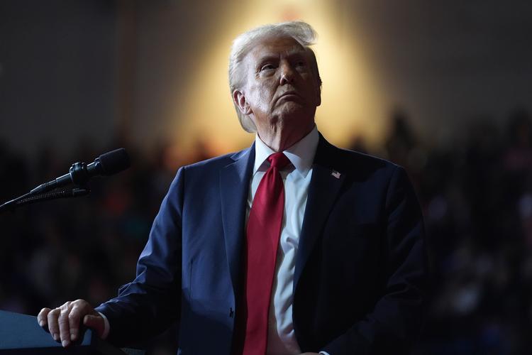 Trumps retorik​ om at købe Grønland beror på den ekstreme og åbenlyse imperialistiske tænkning at gøre borgere til umyndiggjorte brikker og en handelsvare for skiftende herskende klasser, skriver Johan Galster. Foto: Evan Vucci/Ritzau Scanpix