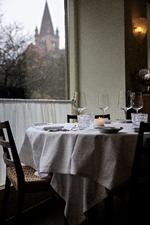 Démodé er klassisk fransk og rimelig umoderne: Pudset sølvtøj, tykke stofservietter, god service og ingen funky playliste.  Foto: Martin Lehmann