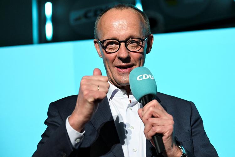 Er det mediernes skyld, at de traditionelle magtpartier som eksempelvis Friedrich Merz' CDU i Tyskland og Mette Frederiksens Socialdemokratiet i Danmark risikerer at lide under øget politisk polarrisering? Eller er det i virkelighende politikernes egen skyld?  Foto: Angelika Warmuth/Ritzau Scanpix