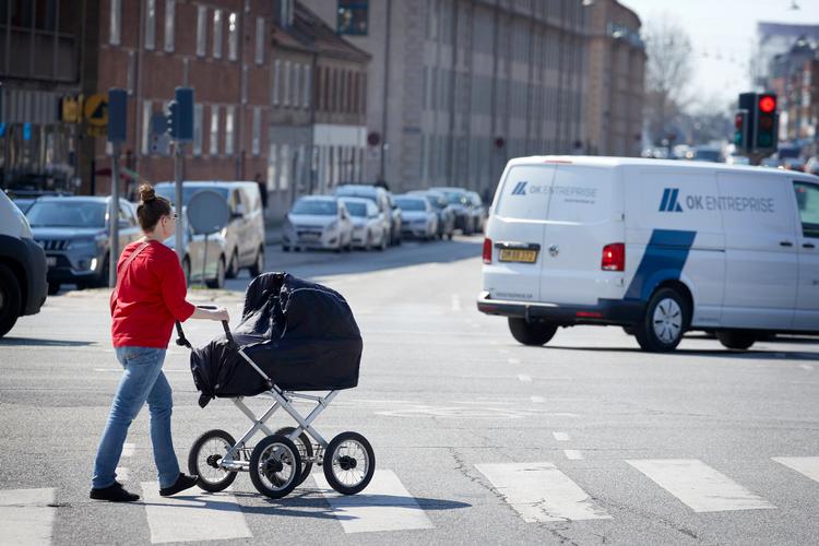 Børn er dyre, især for deres mors løn og pension. Forskellen på størrelsen af pensionsformue mellem mænd og kvinder med samme antal børn stiger, jo flere børn familien har. Foto: Jens Dresling