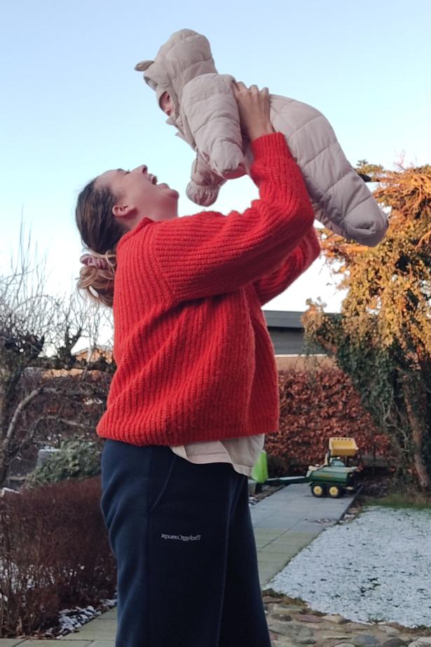 Mie Myhren arbejder til daglig som personlig hjælper. Af og til tjener hun også penge på reklamer på sin Instagram, hvor over 10.000 mennesker følger med i hendes privatliv. Privatfoto: Mie Myhren 