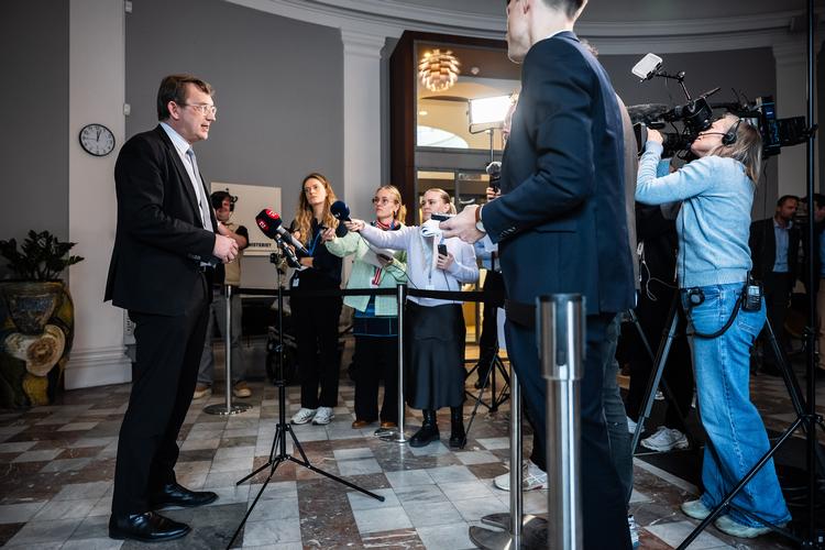 »Det øger forsyningssikkerheden ved, at vi får en artilleriproduktion, der etableres i Danmark«, siger forsvarsminister Troels Lund Poulsen (V). Foto: Emil Nicolai Helms/Ritzau Scanpix