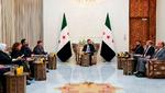 Syriens præsident, Ahmed al-Sharaa, mødtes søndag med medlemmer af det råd af eksperter, der nu har fået til opgave at lave et udkast til en ny forfatning. Foto: -/Ritzau Scanpix