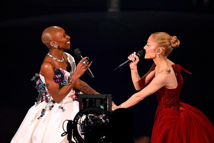 Skuespillerne Cynthia Erivo og Ariana Grande åbnede Oscar-showet med sange fra 'Wicked', som de begge var nomineret for. Foto: Patrick T. Fallon/Ritzau Scanpix