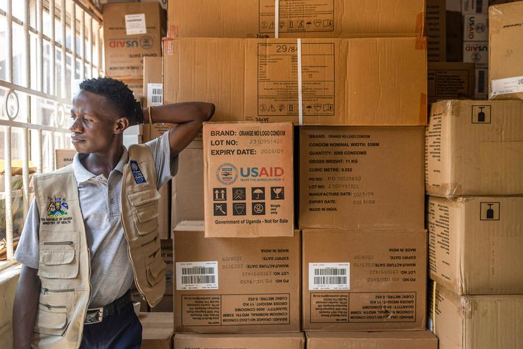 Andrea Minaj Casablanca, konsulent og transkvinde, siger, at hendes arbejde med lgbt+-personer er blevet meget vanskeligere, efter at USA har bremset sin finansiering af projekter, der beskyttede seksuelle mindretal i Uganda.  Foto: Stuart Tibaweswa/Ritzau Scanpix