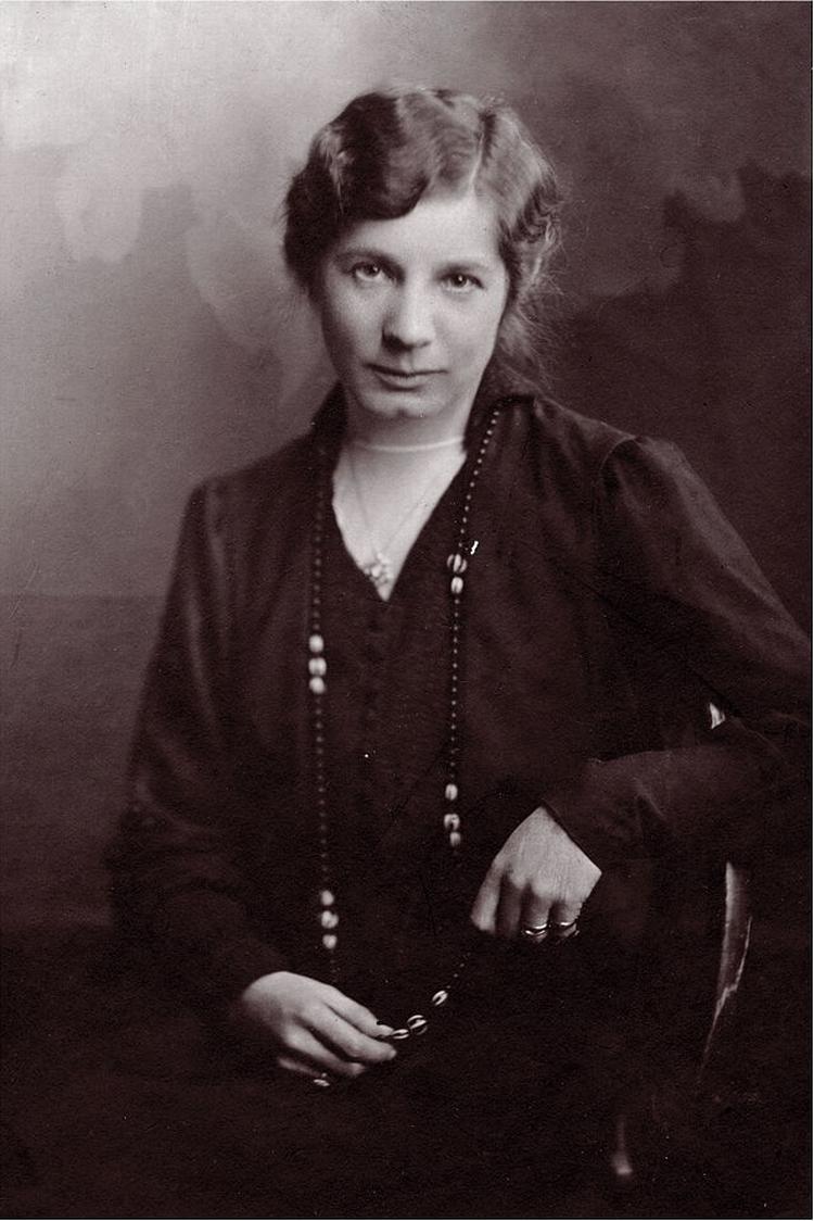 Elin Wägner (1882-1949) var en cental figur i både kvinde- og fredsbevægelse. Hun arbejdede som journalist, men skrev bl.a. også en biografi om Selma Lagerlöf, ’Från Mårbacka till Jerusalem’. Foto: Arkivfoto/Wikimedia