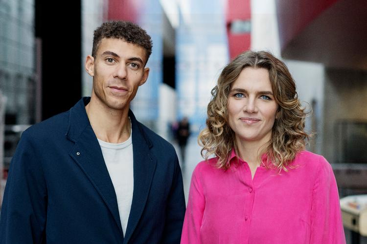 Astrid Berg og Issa Mahmoud Jeppesen er værter på ’Deadline’, og det er godt. 