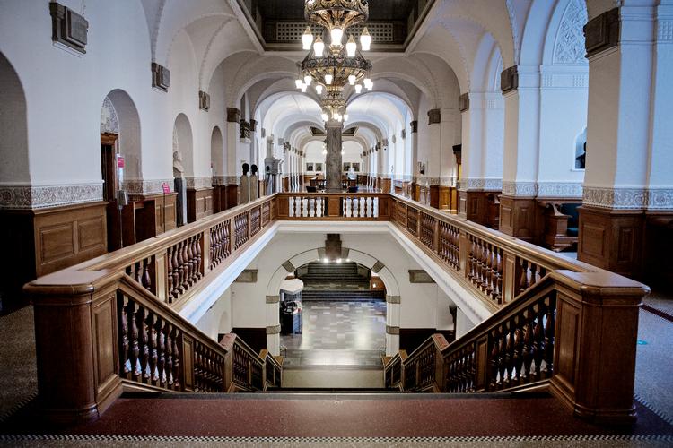 Der er stille disse dage på Christiansborg. Og det er ikke kun, fordi mange udvalg er ude at rejse i uge 10. Foto: Martin Lehmann